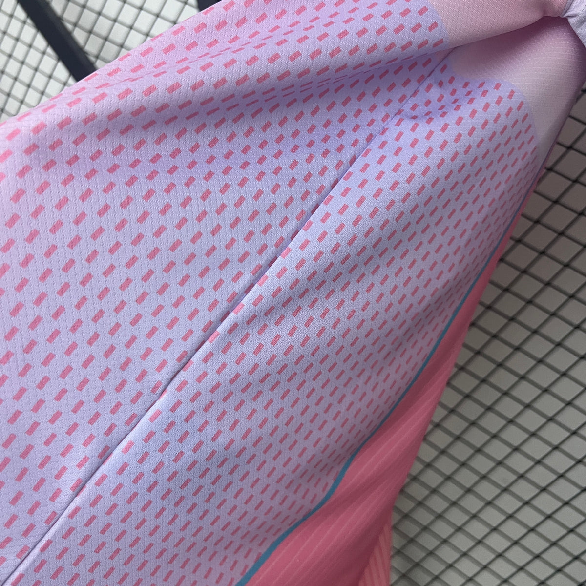 CAMISOLA BARCELONA EDIÇÃO ESPECIAL ROSA 25-26 - HOMEM